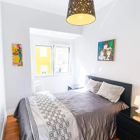 Hu2i - In&out Sete Rios *