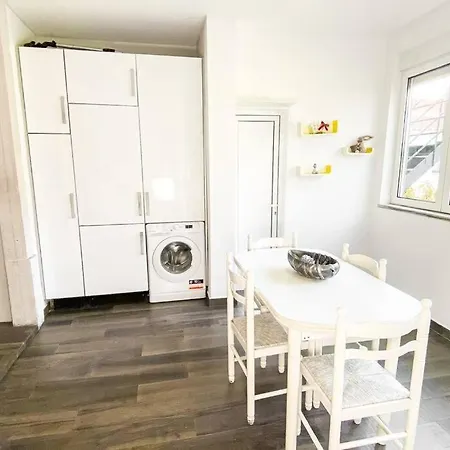 Hu2i - In&out Sete Rios